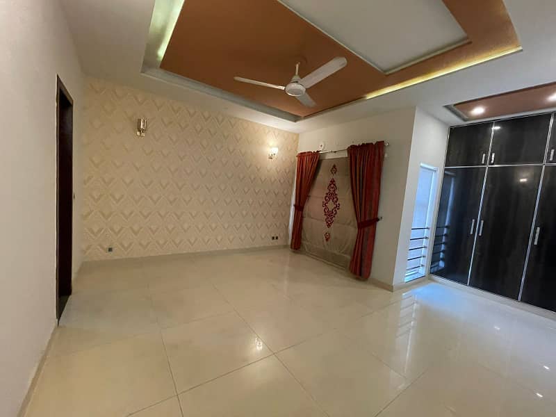 1 KANAL Beautiful House or Sale Main Boulevard Sector B BAHRIA Town Lahore 2