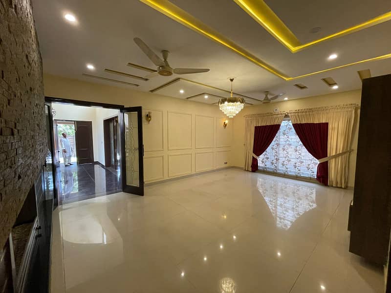 1 KANAL Beautiful House or Sale Main Boulevard Sector B BAHRIA Town Lahore 11