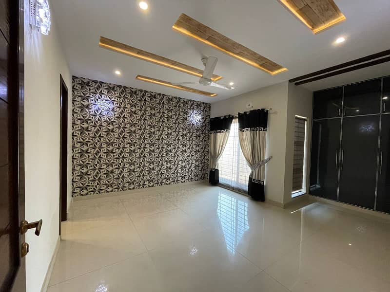 1 KANAL Beautiful House or Sale Main Boulevard Sector B BAHRIA Town Lahore 16