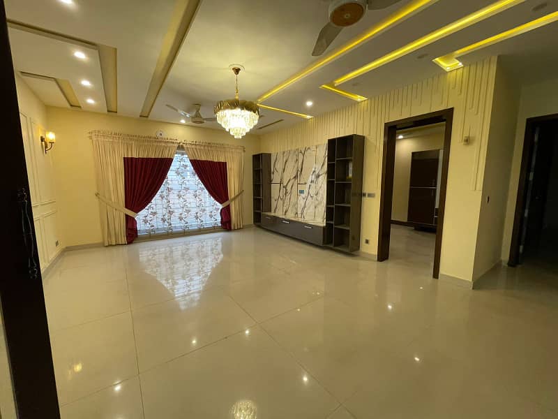 1 KANAL Beautiful House or Sale Main Boulevard Sector B BAHRIA Town Lahore 18