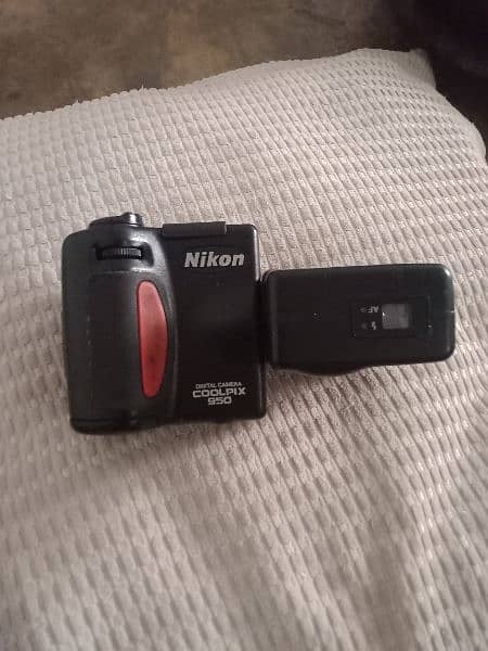 Nikon Coolpix 950 Japan camra still and video 2