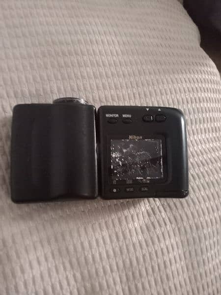 Nikon Coolpix 950 Japan camra still and video 7