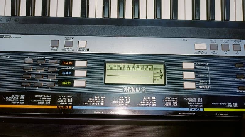 Yamaha PSR-E243 61-key Portable 2