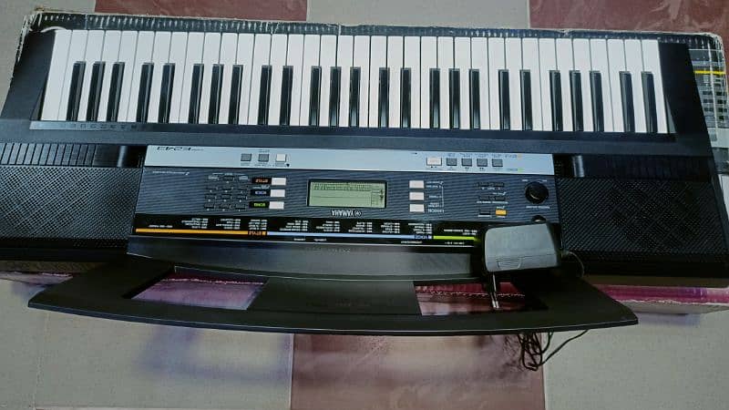 Yamaha PSR-E243 61-key Portable 3