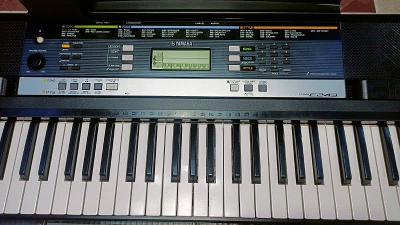 Yamaha PSR-E243 61-key Portable 5