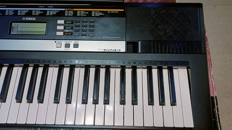 Yamaha PSR-E243 61-key Portable 8