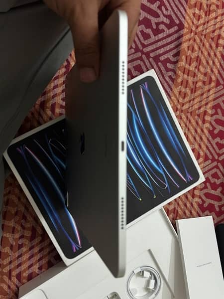 iPad M2 Box Open 10/10 untouched, Ipad pro 12.9 inch 3