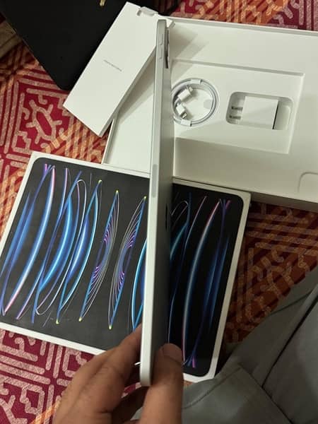 iPad M2 Box Open 10/10 untouched, Ipad pro 12.9 inch 4