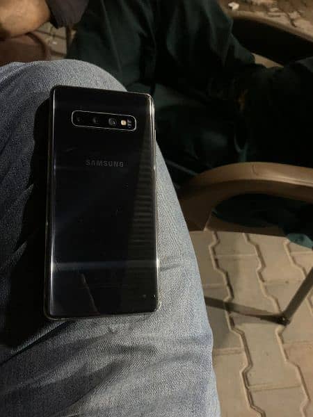 samsung galaxy s10 plus. 0