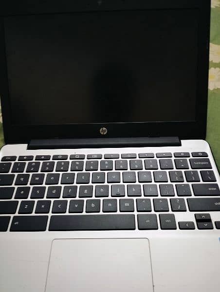 Chromebook 11g5 32gb 4gb 10/10 condition 2