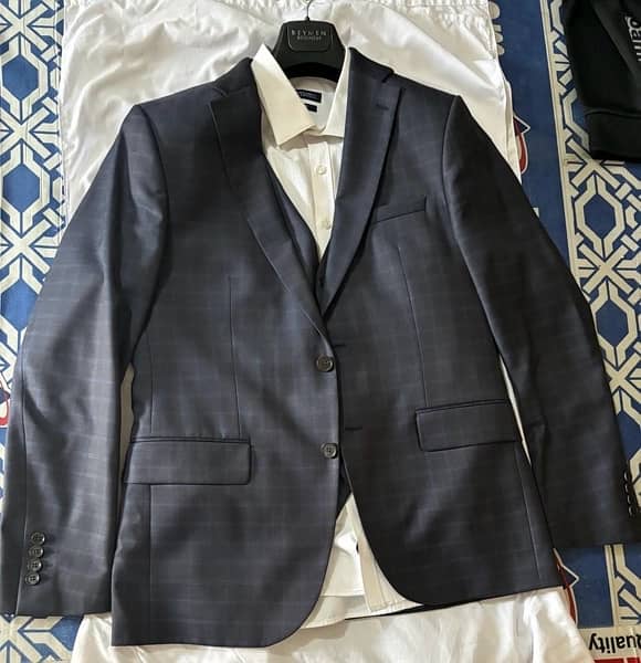 3 piece suit. Branded,imported. used once. Size L (slim fit) 0