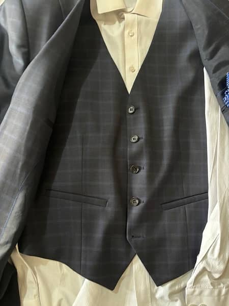 3 piece suit. Branded,imported. used once. Size L (slim fit) 4