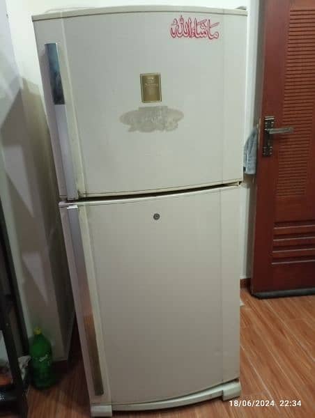 dawlance medium size fridge. . excellent working condition 0