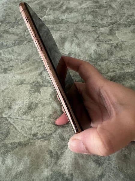 iPhone 11 Pro, 256, Gold, US, PTA Approved, Screen Broken 2