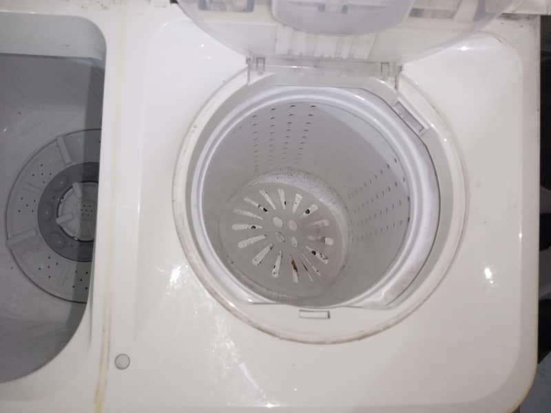 Kenwood  New Condition Washing Machine Plus Dryer 5