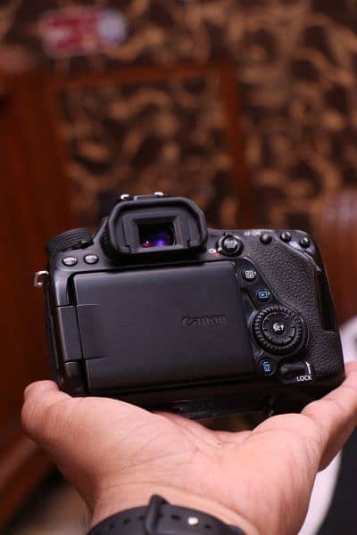 Canon 80d body 0