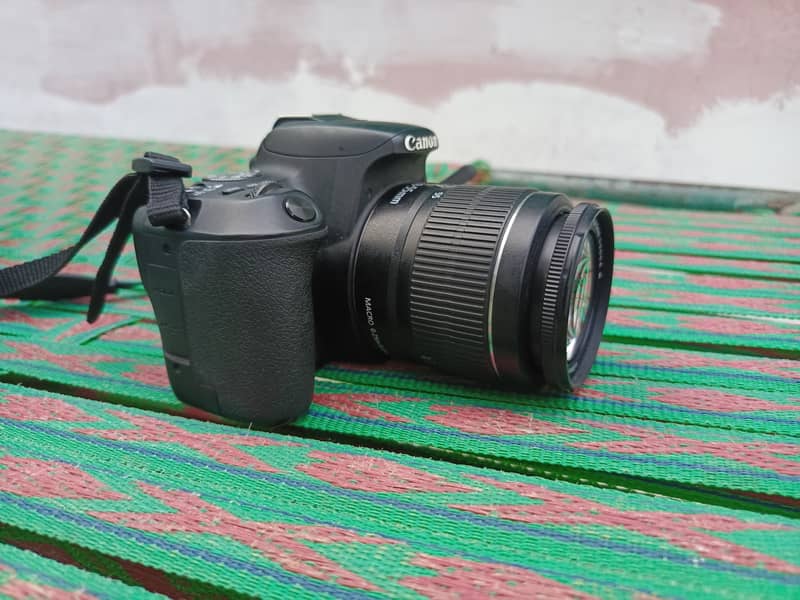 Canon 200D DSLR camera 0