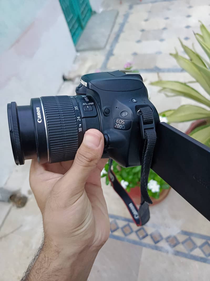 Canon 200D DSLR camera 7