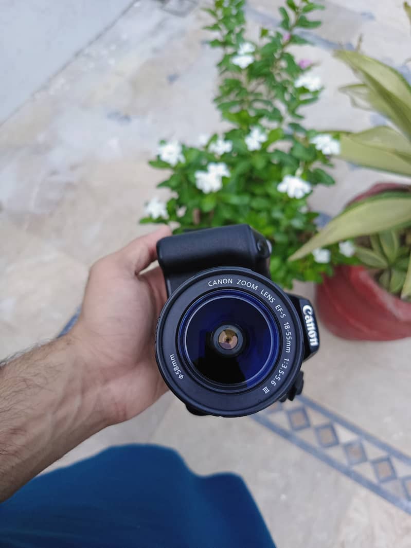 Canon 200D DSLR camera 9