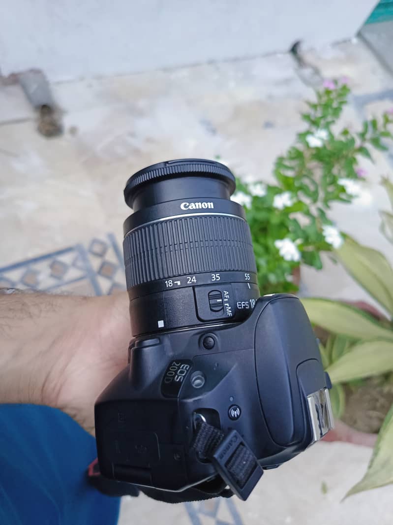 Canon 200D DSLR camera 10