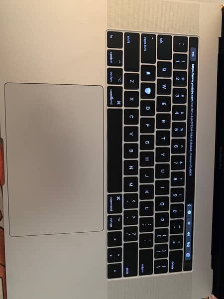 Urgent Sale - Apple macbook pro 2017, 15 Inch, 16 gb ram, 512 Ssd 0