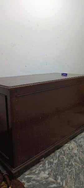 pure wood office table in very good condition 0