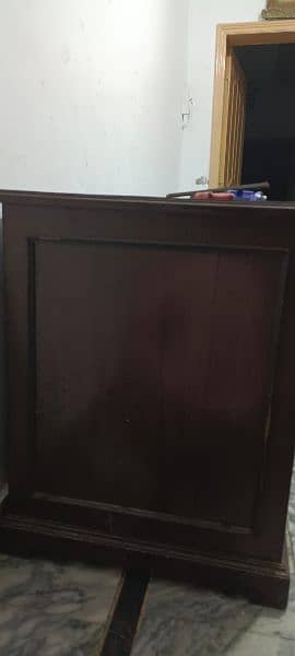 pure wood office table in very good condition 4