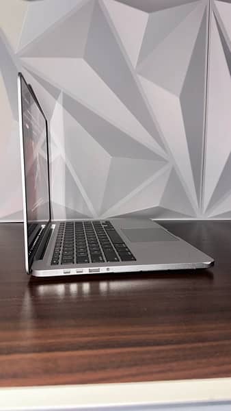 macbook pro 2015 8/256 3