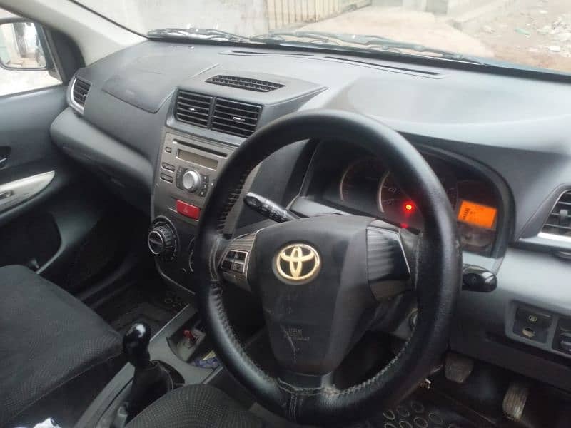 Toyota Avanza 2013 10