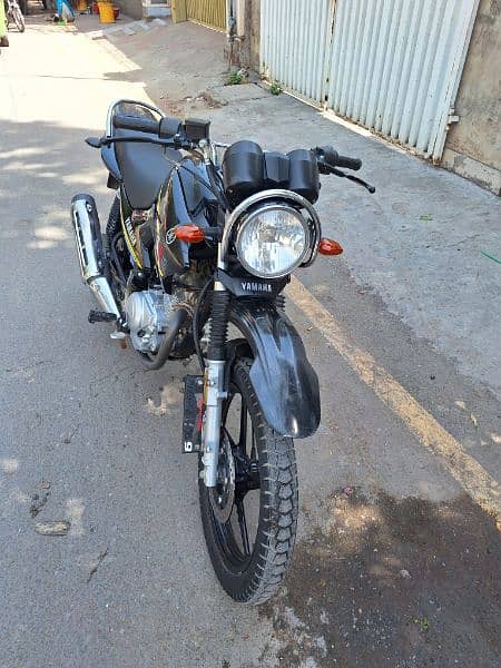 ybr 125G all ok 2021 kay 7 month ki bike hai complete docouments 3