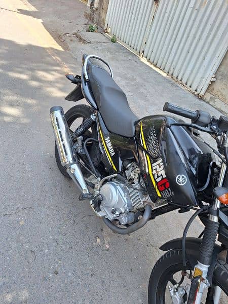 ybr 125G all ok 2021 kay 7 month ki bike hai complete docouments 4