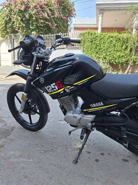 ybr 125G all ok 2021 kay 7 month ki bike hai complete docouments 8