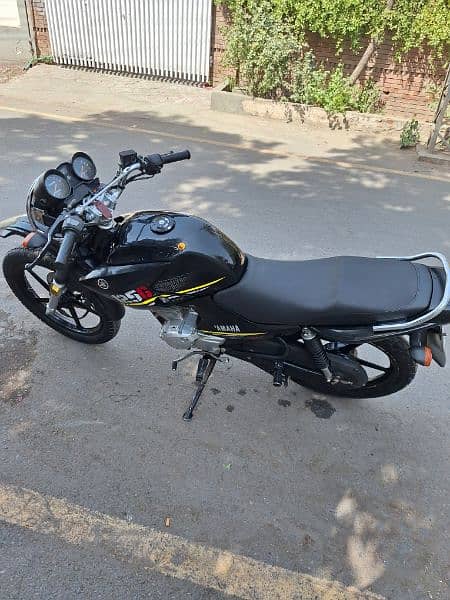 ybr 125G all ok 2021 kay 7 month ki bike hai complete docouments 10