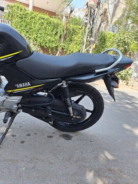 ybr 125G all ok 2021 kay 7 month ki bike hai complete docouments 13