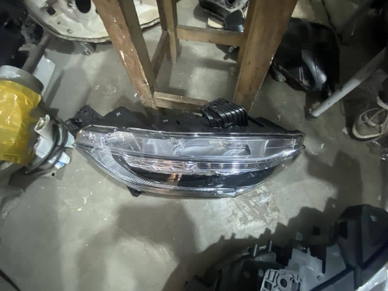 civic 2018 headlight (geniune) 8