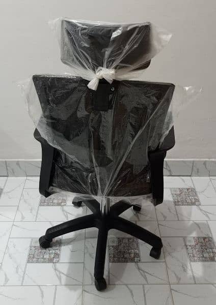 New Head Comfortable Black Revolving Chair 1