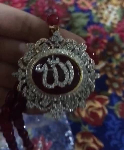 Allah pandent/ necklace very desent nd precious look… 1