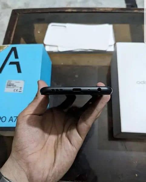 i am sale my oppo A76 with box and data cable 4