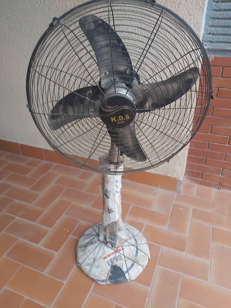 PAK FAN PEDESTAL  FOR SELL LIKE BRAND NEW. 11