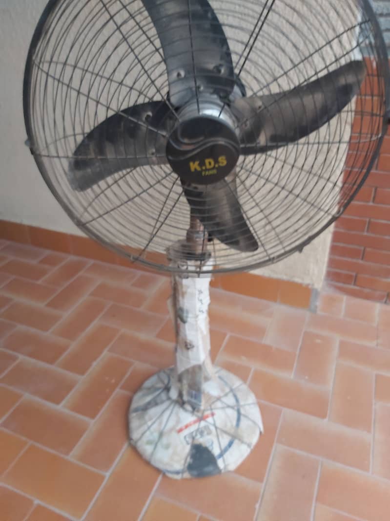 PAK FAN PEDESTAL  FOR SELL LIKE BRAND NEW. 12