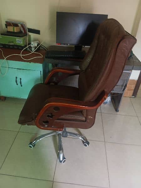 Leather office chair 1