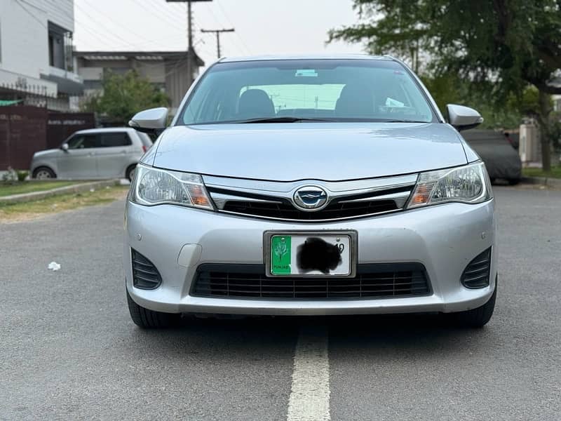 Toyota Corolla Axio Hybrid 1