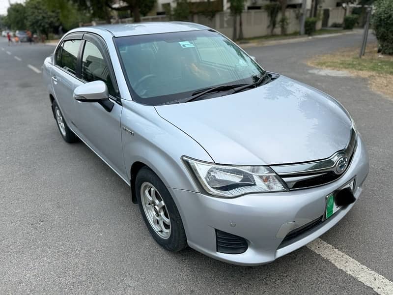 Toyota Corolla Axio Hybrid 4