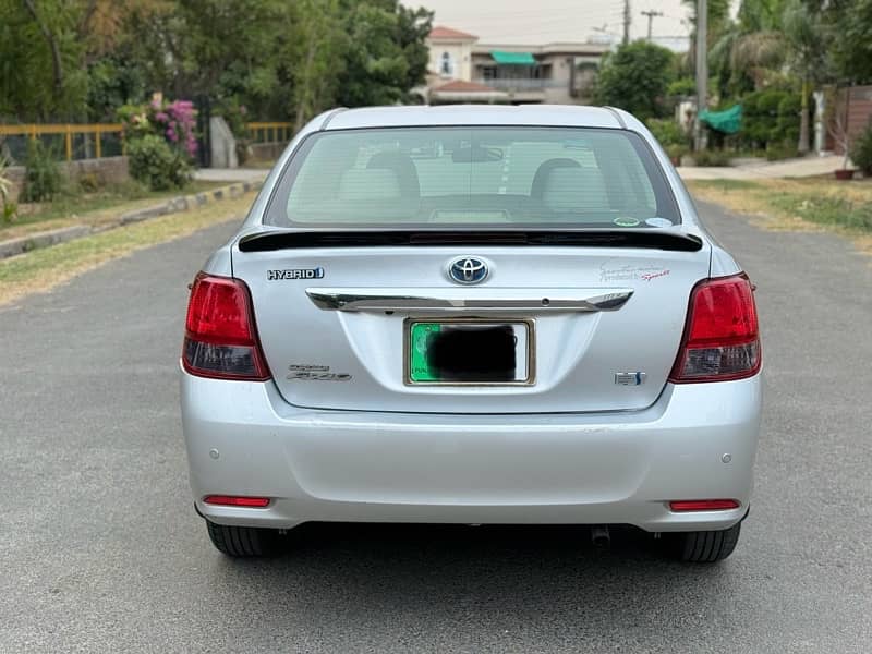 Toyota Corolla Axio Hybrid 10