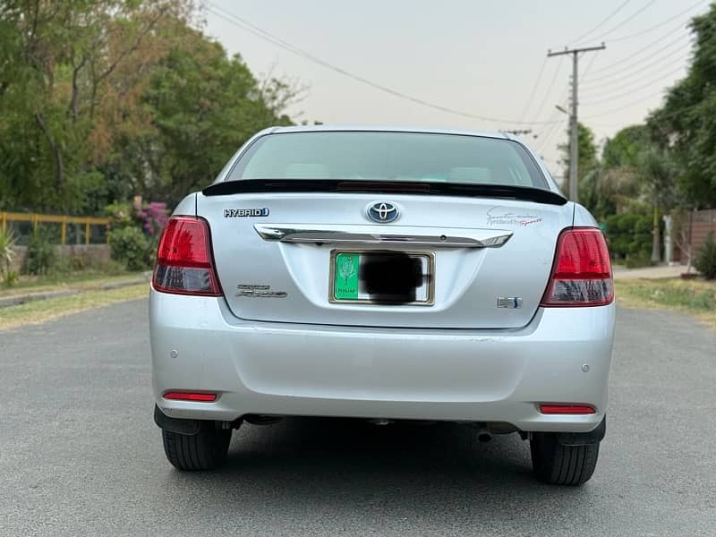 Toyota Corolla Axio Hybrid 11