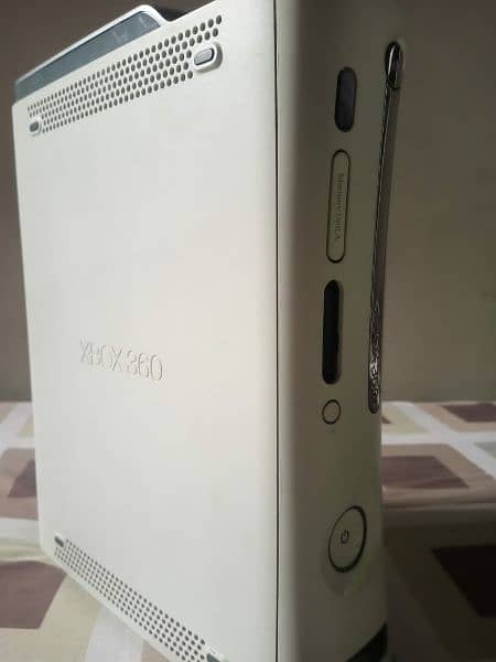 Xbox 360 Jasper (320gb) with 50 games installed 1