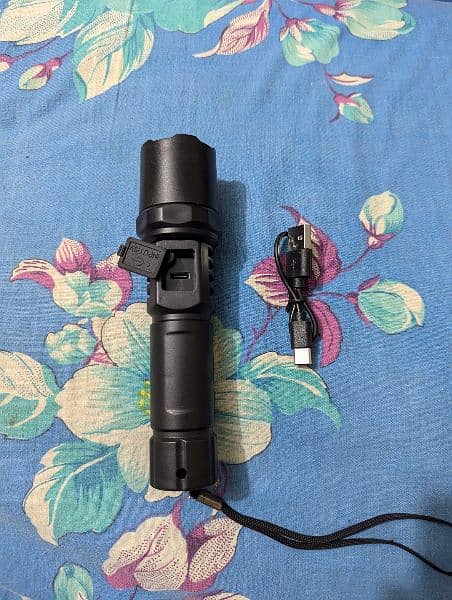 Led rechargeable flashlight 3