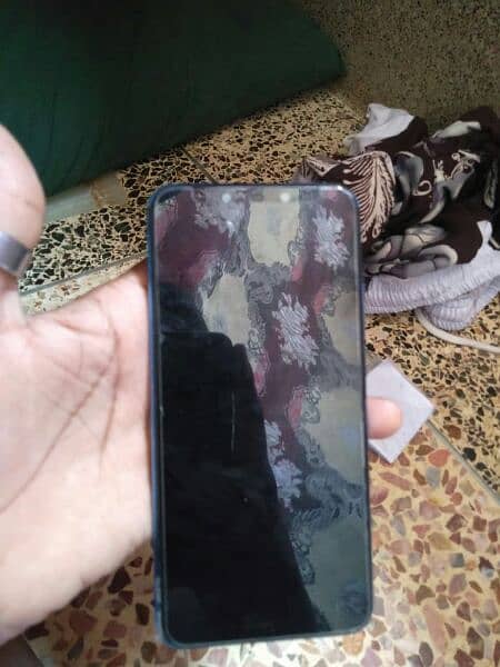 all okay mobile hai bus back site ka glass crack hai and non pta hai 3