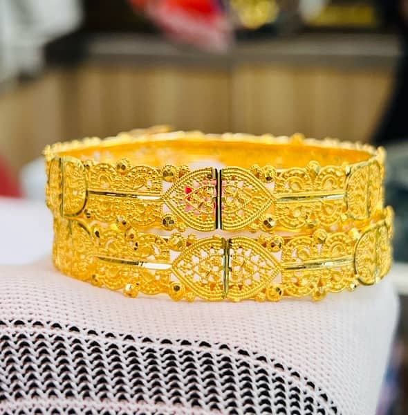 2 GOLD INDAIN BANGLES 22 CARAT IN USED LIKE NEW HAMZA JEWELLERS 4