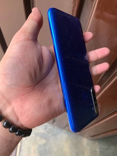 RealMe 5 with Chargr Only 03046043345 4